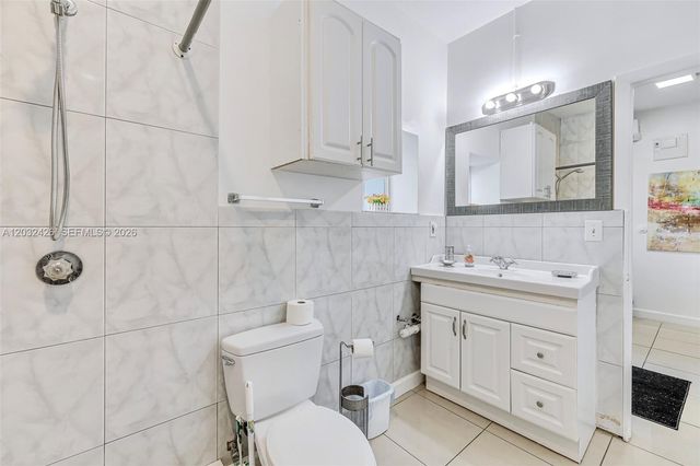 12085 W Dixie Highway, Biscayne Park, FL 33161