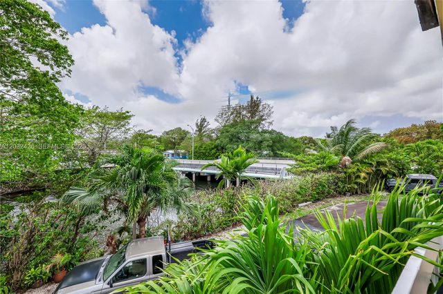 12085 W Dixie Highway, Biscayne Park, FL 33161