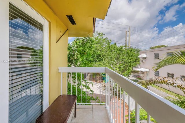 12085 W Dixie Highway, Biscayne Park, FL 33161