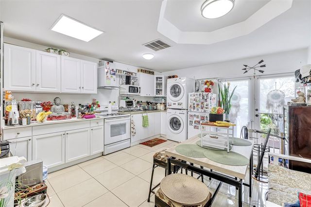 12085 W Dixie Highway, Biscayne Park, FL 33161