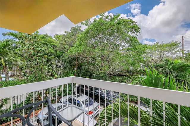 12085 W Dixie Highway, Biscayne Park, FL 33161