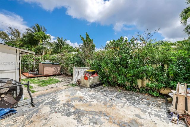 12085 W Dixie Highway, Biscayne Park, FL 33161