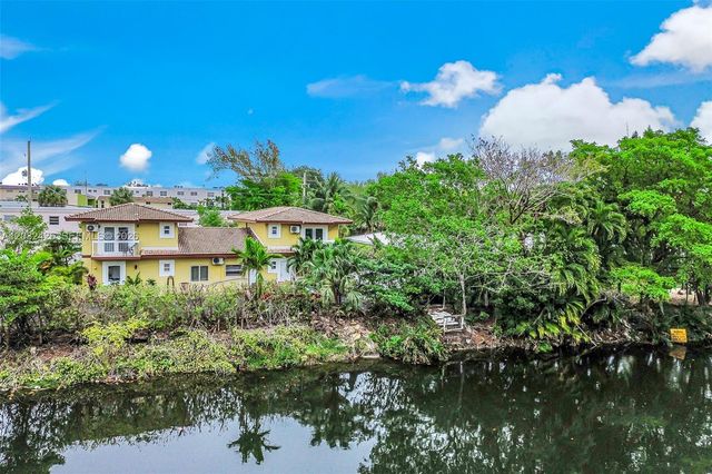 12085 W Dixie Highway, Biscayne Park, FL 33161