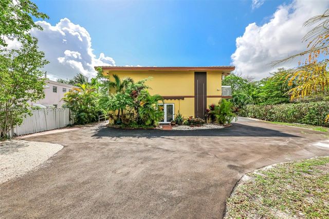 12085 W Dixie Highway, Biscayne Park, FL 33161