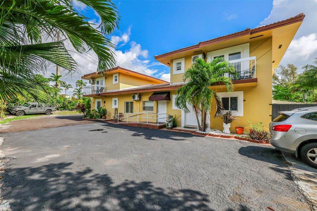 12085 W Dixie Highway, Biscayne Park, FL 33161