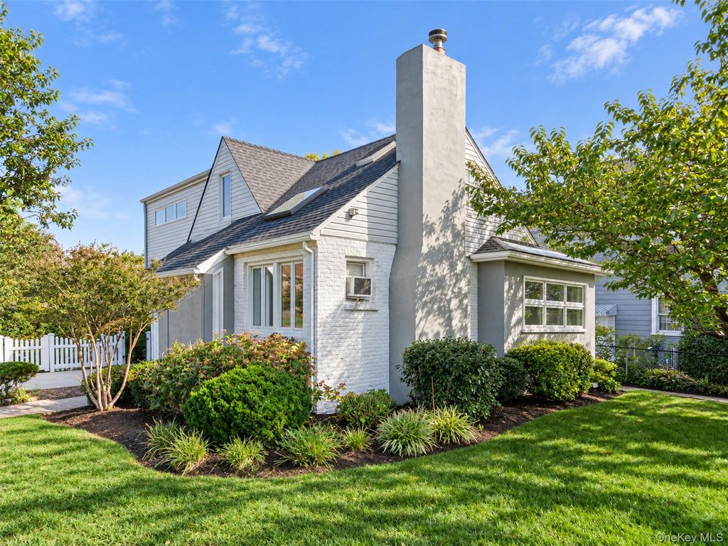 101 Tulip Place, North Bellmore, NY 11710 — photo 2