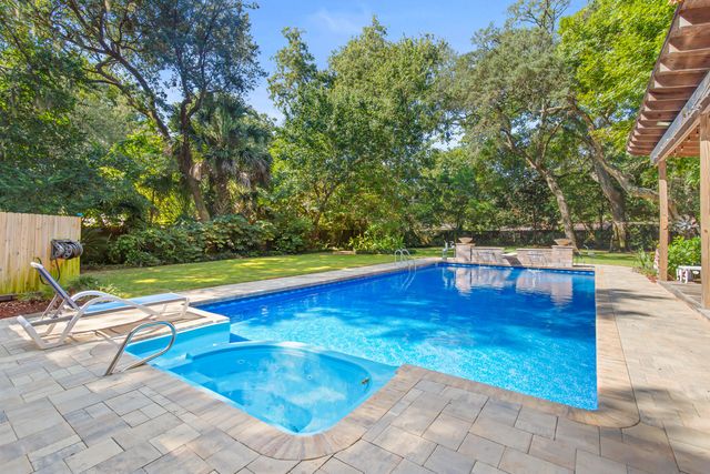 30 SE Bay Drive, Fort Walton Beach, FL 32548