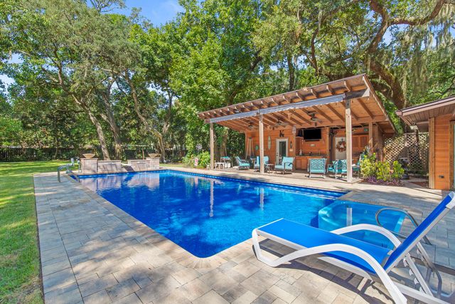 30 SE Bay Drive, Fort Walton Beach, FL 32548