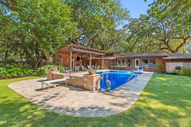 30 SE Bay Drive, Fort Walton Beach, FL 32548