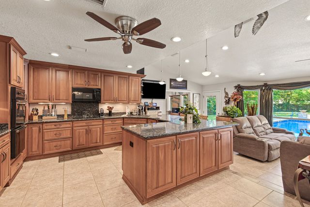 30 SE Bay Drive, Fort Walton Beach, FL 32548