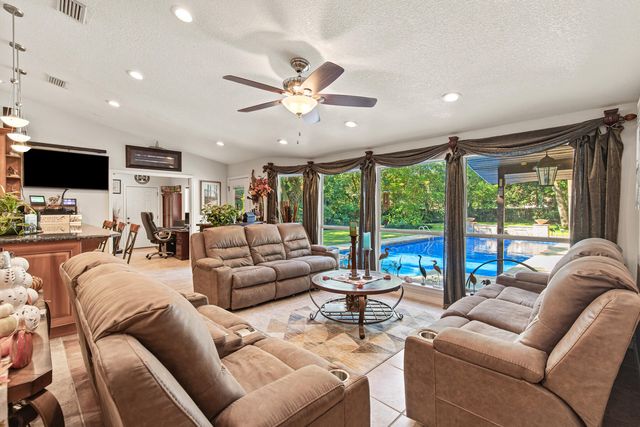 30 SE Bay Drive, Fort Walton Beach, FL 32548