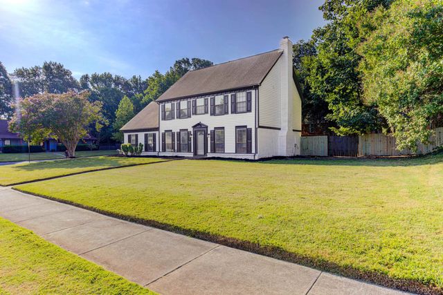 7801 AUTUMN CREEK DR, Memphis, TN 38018