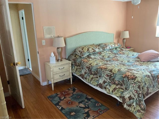 4617 Forest glen DR, North Fort Myers, FL 33903