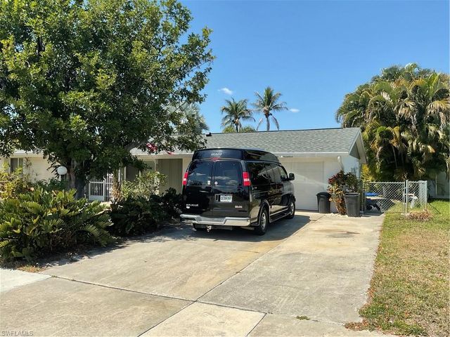 4617 Forest glen DR, North Fort Myers, FL 33903