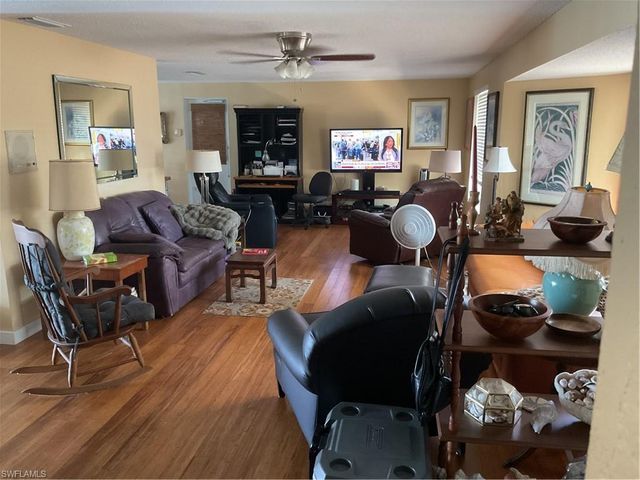 4617 Forest glen DR, North Fort Myers, FL 33903