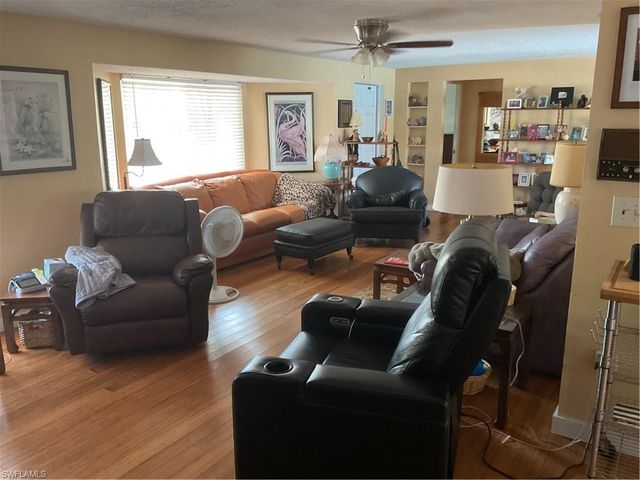 4617 Forest glen DR, North Fort Myers, FL 33903