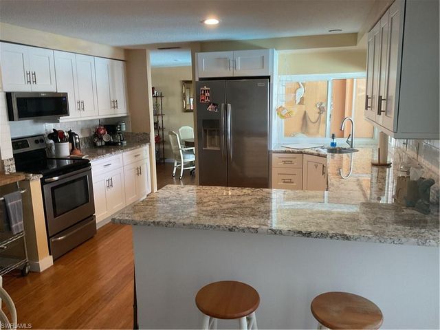 4617 Forest glen DR, North Fort Myers, FL 33903