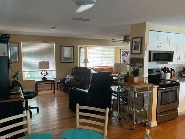 4617 Forest glen DR, North Fort Myers, FL 33903