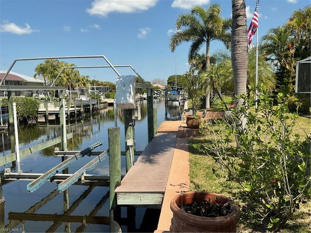 4617 Forest glen DR, North Fort Myers, FL 33903