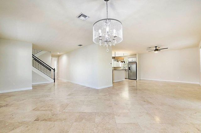 105 NW Gardner St, Boca Raton, FL 33432