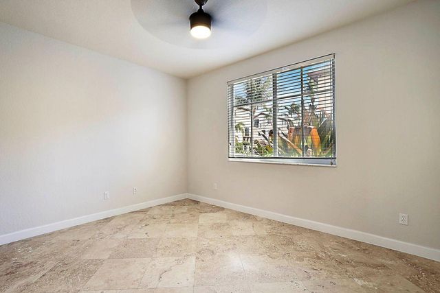 105 NW Gardner St, Boca Raton, FL 33432