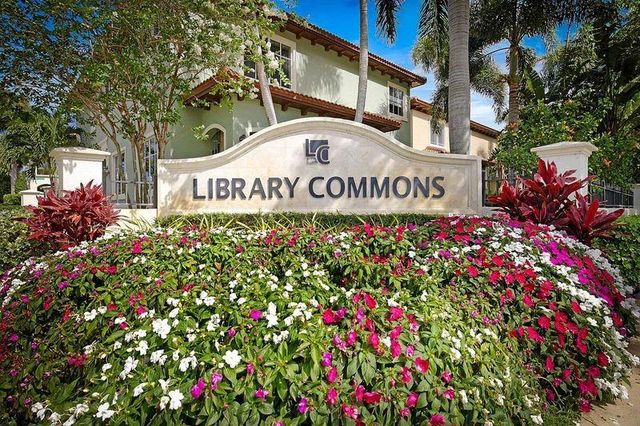 105 NW Gardner St, Boca Raton, FL 33432