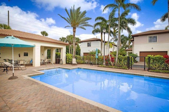 105 NW Gardner St, Boca Raton, FL 33432