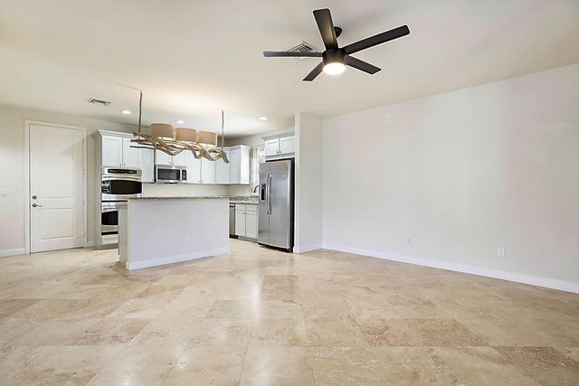 105 NW Gardner St, Boca Raton, FL 33432