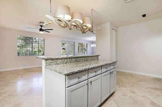 105 NW Gardner St, Boca Raton, FL 33432