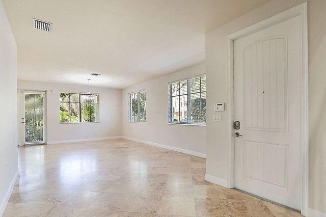 105 NW Gardner St, Boca Raton, FL 33432