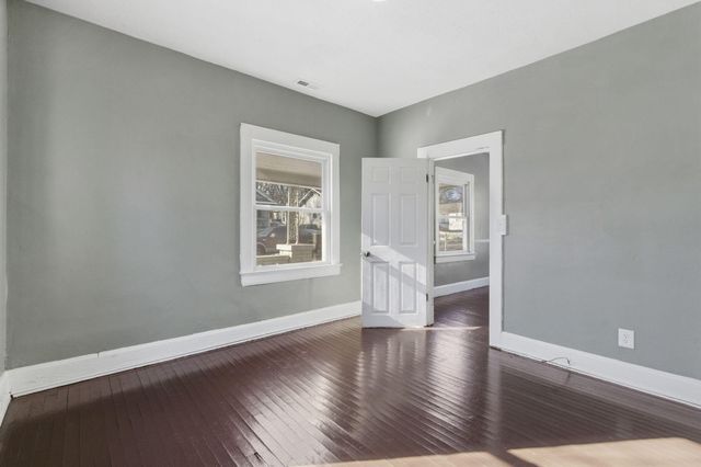 936 S Douglas Avenue, Springfield, MO 65806