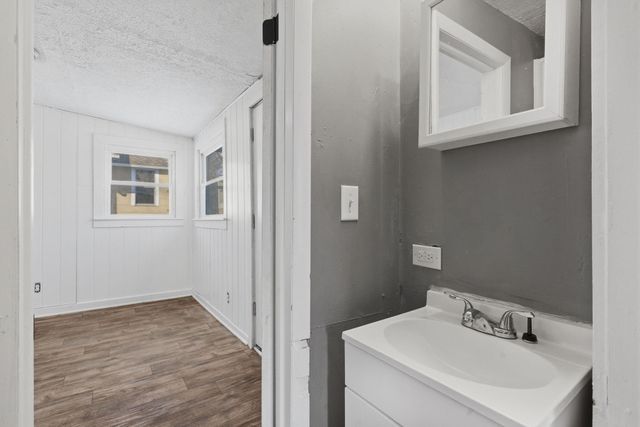 936 S Douglas Avenue, Springfield, MO 65806