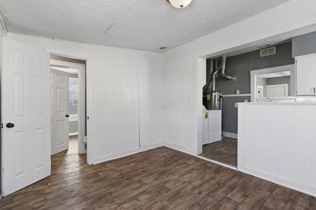 936 S Douglas Avenue, Springfield, MO 65806