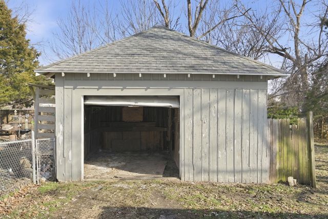 936 S Douglas Avenue, Springfield, MO 65806