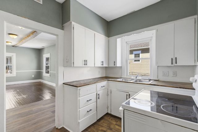 936 S Douglas Avenue, Springfield, MO 65806