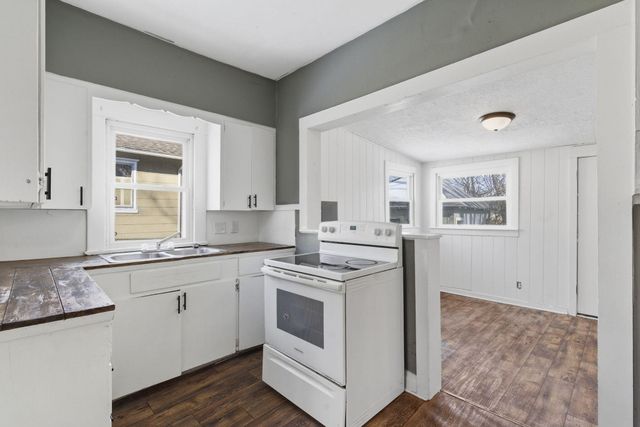 936 S Douglas Avenue, Springfield, MO 65806