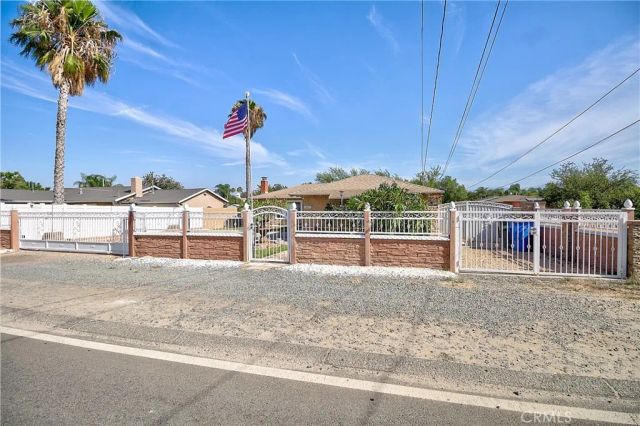 10884 Cypress ave, Riverside, CA 92505