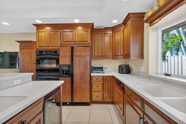 2871 NE 26th Court, Fort Lauderdale, FL 33306