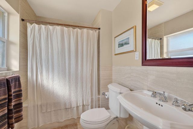 2871 NE 26th Court, Fort Lauderdale, FL 33306