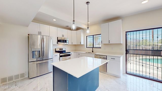 9051 E Cooper Street, Tucson, AZ 85710