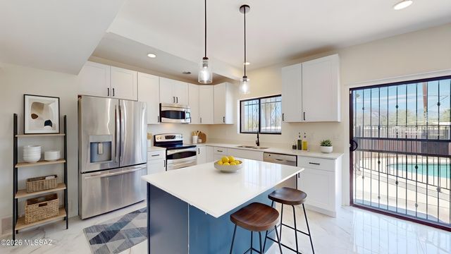 9051 E Cooper Street, Tucson, AZ 85710