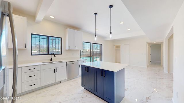 9051 E Cooper Street, Tucson, AZ 85710