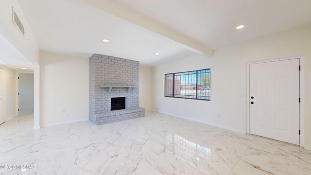 9051 E Cooper Street, Tucson, AZ 85710