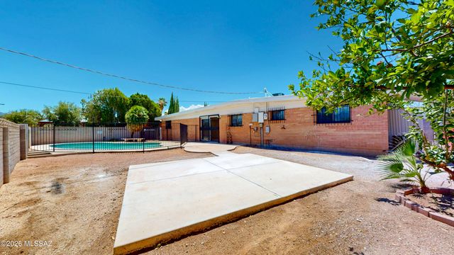 9051 E Cooper Street, Tucson, AZ 85710