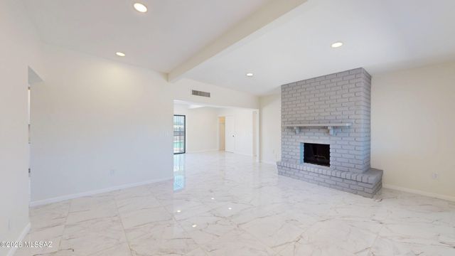 9051 E Cooper Street, Tucson, AZ 85710