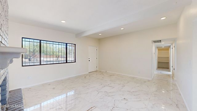 9051 E Cooper Street, Tucson, AZ 85710