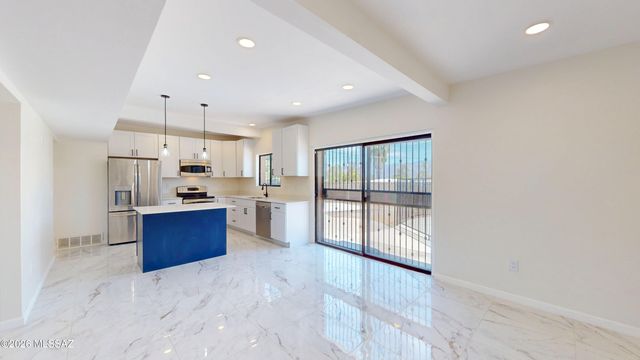 9051 E Cooper Street, Tucson, AZ 85710