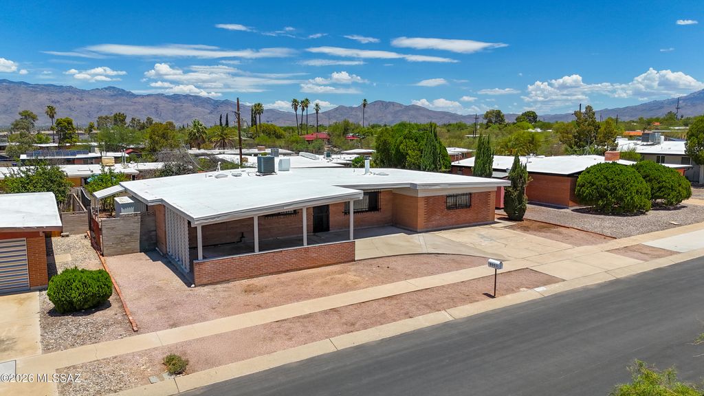 9051 E Cooper Street, Tucson, AZ 85710