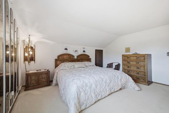 325 E Parkway Estates DRIVE, Oak Creek, WI 53154
