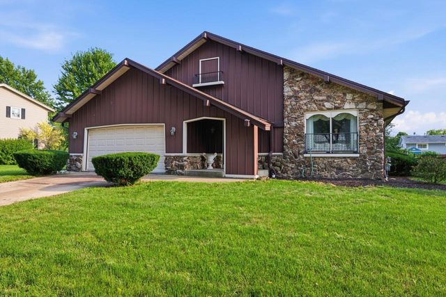 325 E Parkway Estates DRIVE, Oak Creek, WI 53154